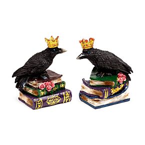 Figura Cuervo con Corona sobre un Adorno de Libros