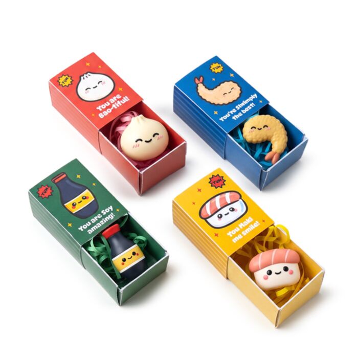 Charm Bao House con forma de Bao, Gamba, Maki y Salsa de Soja en caja