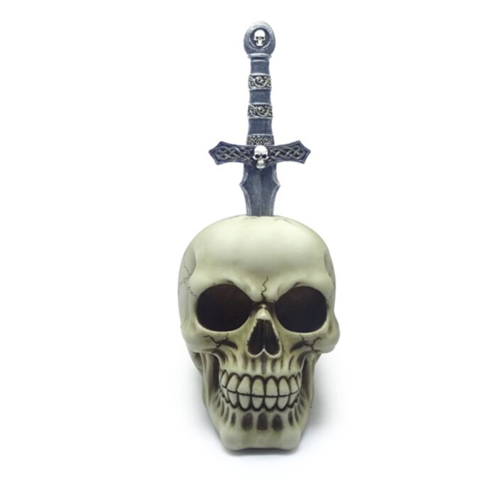 Figura Calavera con Espada Metálica en la Cabeza